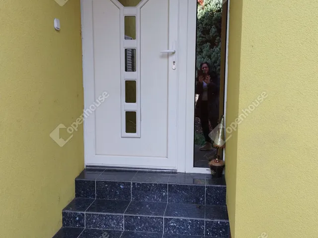 Eladó ház Abda 173 nm