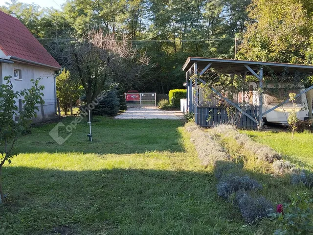 Eladó telek Győr 811 nm