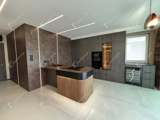 Eladó ház Győrújfalu 236 nm