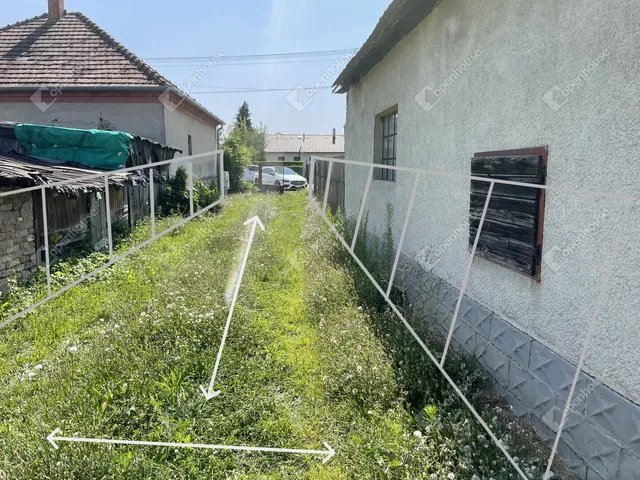 Eladó telek Ikrény 1578 nm