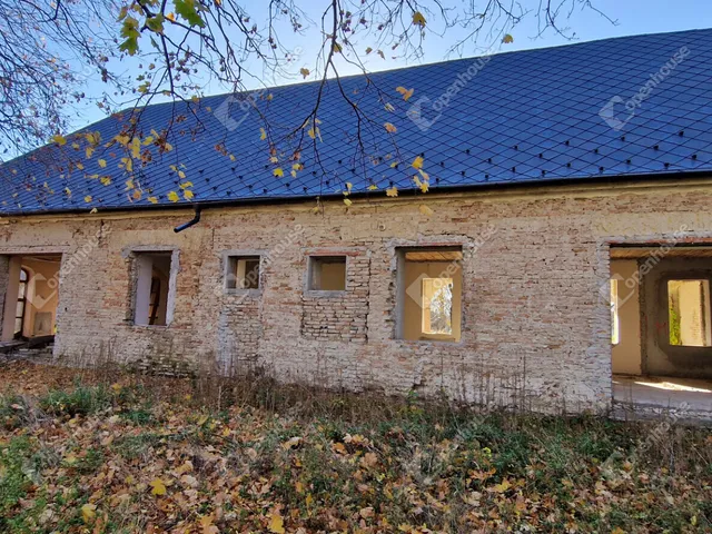 Eladó ház Bőny 267 nm