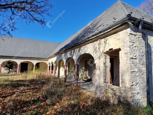 Eladó ház Bőny 267 nm