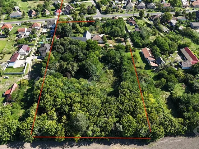 Eladó ház Bőny 267 nm