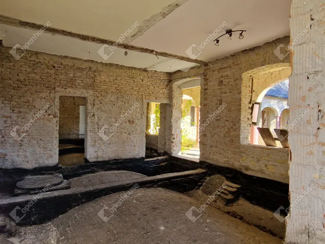 Eladó ház Bőny 267 nm