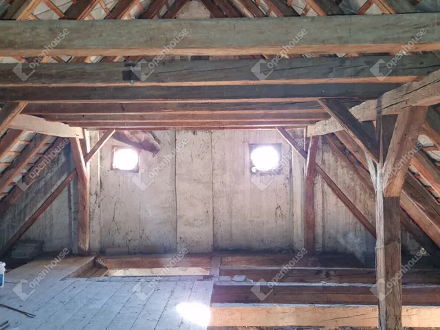 Eladó ház Bőny 267 nm