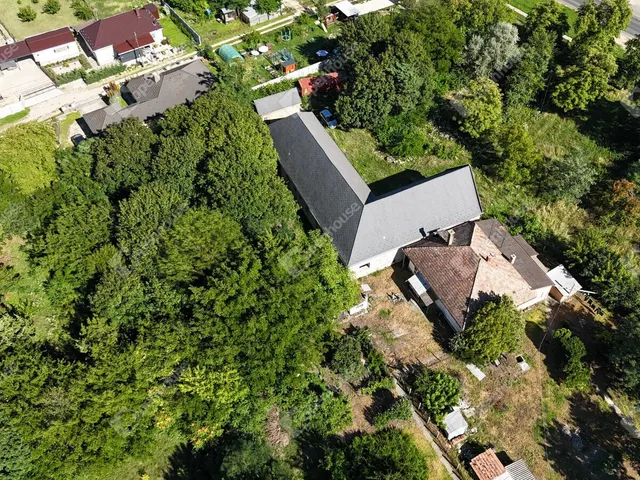 Eladó ház Bőny 267 nm