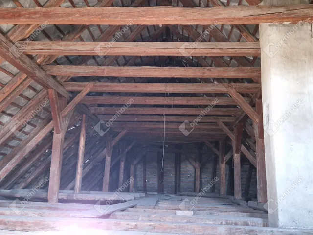 Eladó ház Bőny 267 nm