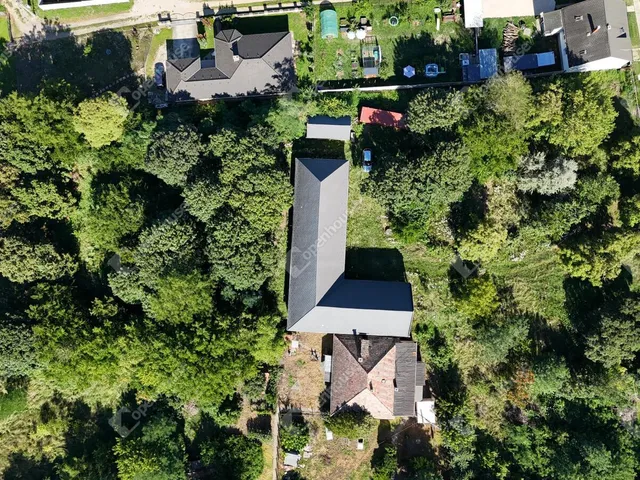 Eladó ház Bőny 267 nm