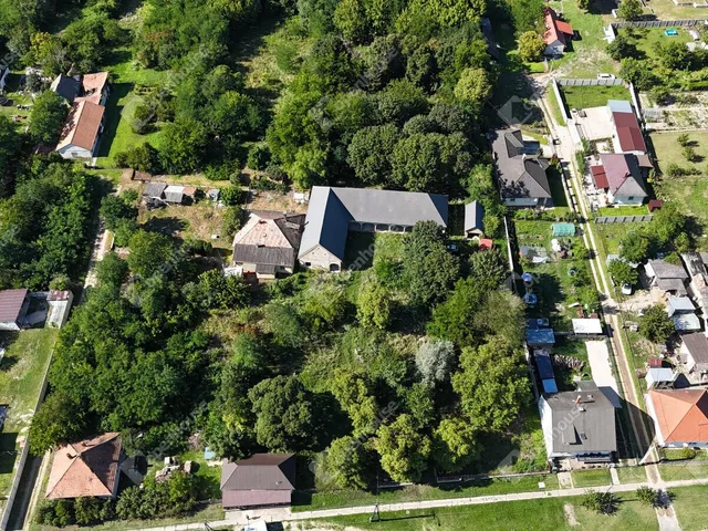 Eladó ház Bőny 267 nm