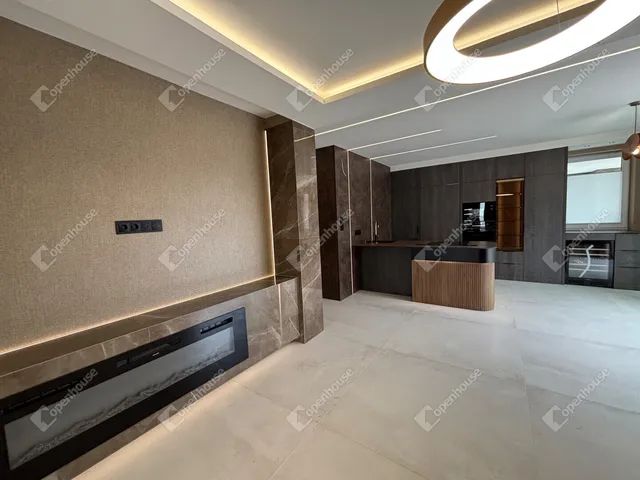 Eladó ház Győrújfalu 236 nm