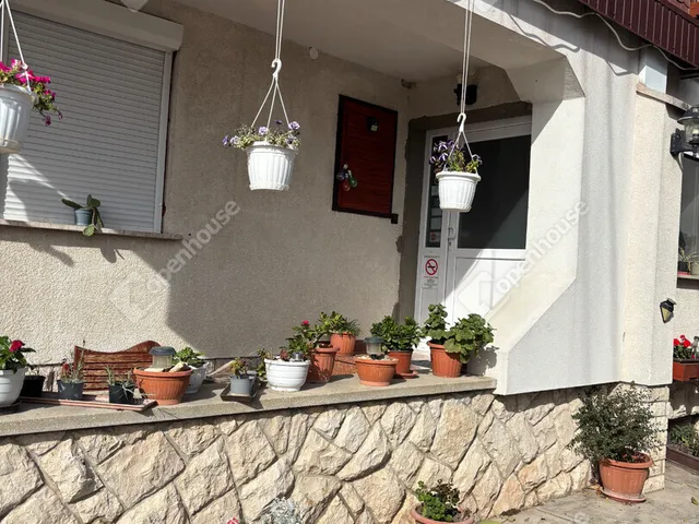 Eladó kereskedelmi és ipari ingatlan Pannonhalma 240 nm