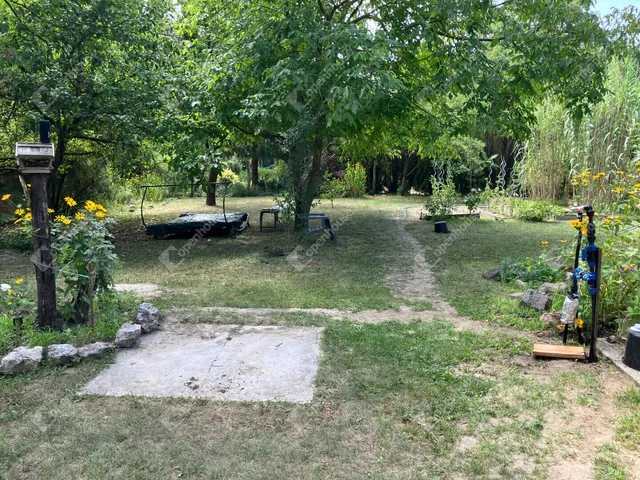 Eladó telek Bőny 811 nm