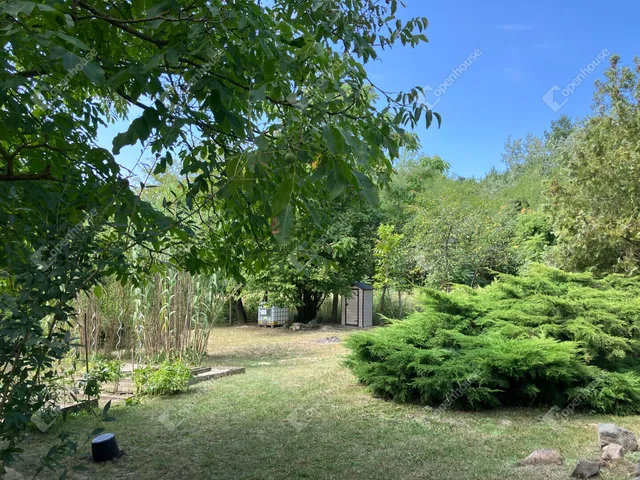 Eladó telek Bőny 811 nm