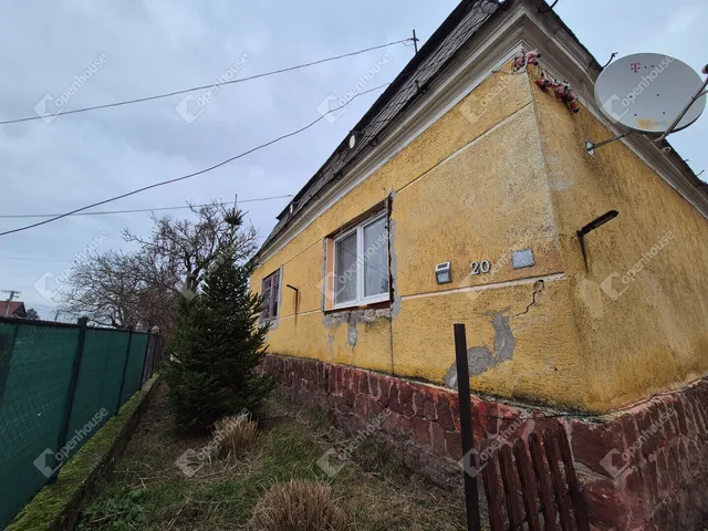 Eladó ház Ászár 87 nm