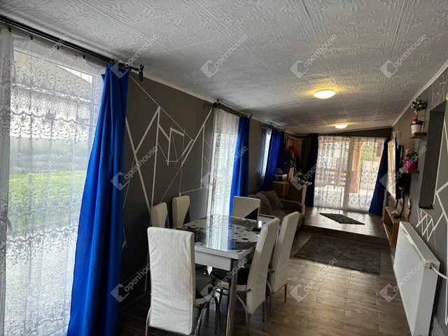 Eladó ház Pér 100 nm