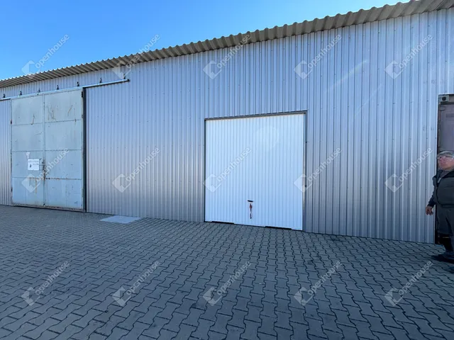 Kiadó kereskedelmi és ipari ingatlan Győrújbarát 80 nm