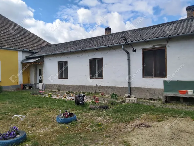 Eladó ház Bőny 238 nm