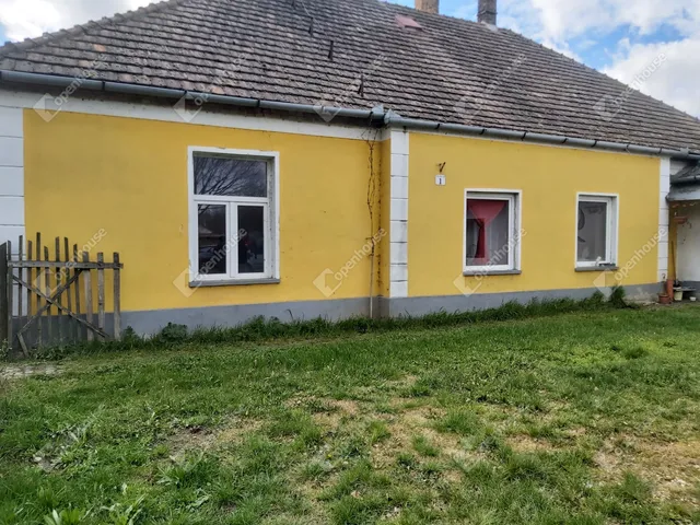 Eladó ház Bőny 238 nm