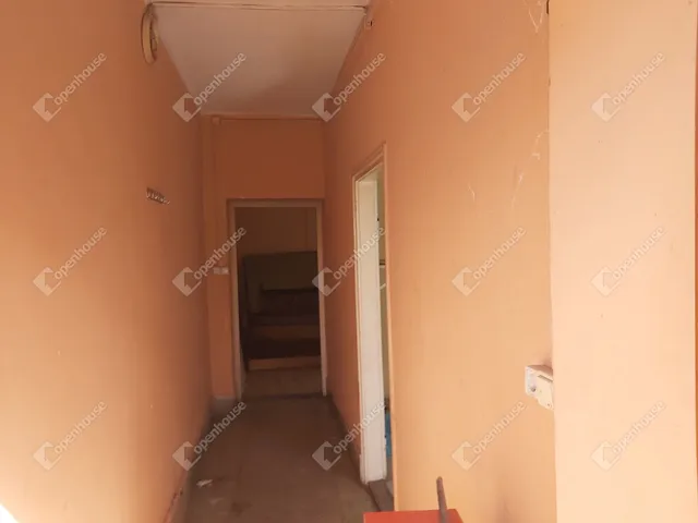 Eladó ház Bőny 238 nm