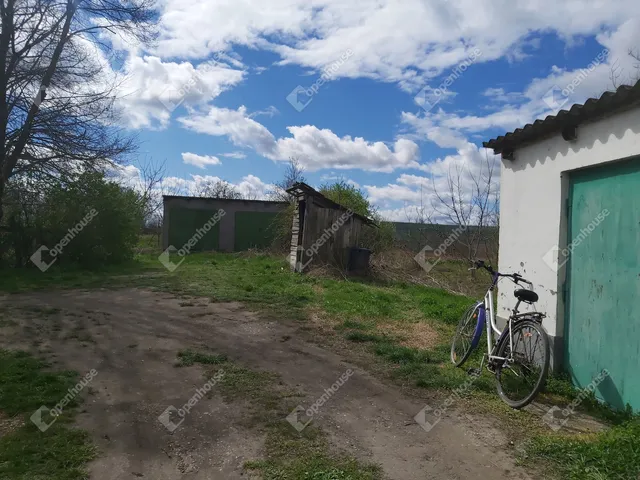 Eladó ház Bőny 238 nm