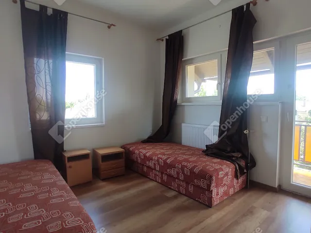 Kiadó ház Komárom 137 nm