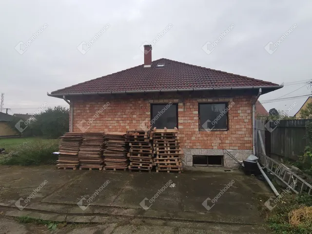 Eladó ház Komárom, Szőny 80 nm