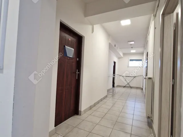 Eladó kereskedelmi és ipari ingatlan Komárom 1000 nm