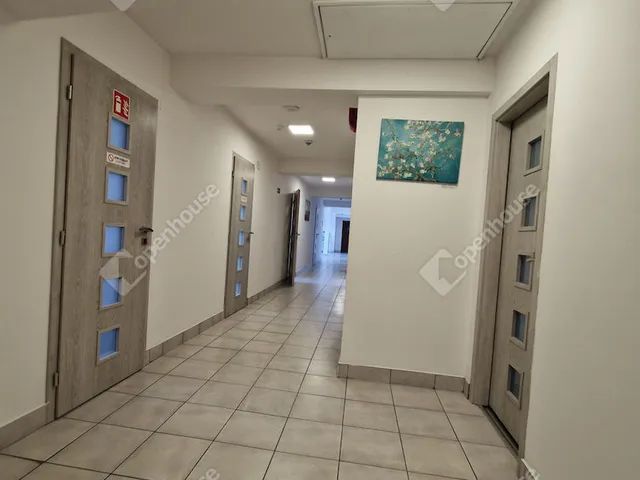Eladó kereskedelmi és ipari ingatlan Komárom 1000 nm