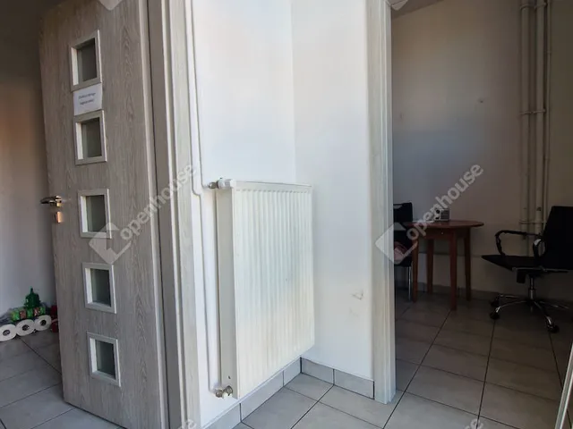 Eladó kereskedelmi és ipari ingatlan Komárom 1000 nm