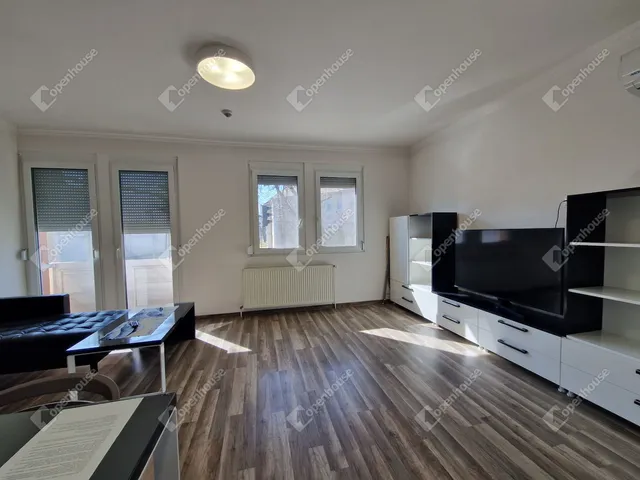 Eladó kereskedelmi és ipari ingatlan Komárom 1000 nm