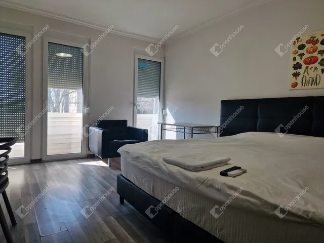 Eladó kereskedelmi és ipari ingatlan Komárom 1000 nm