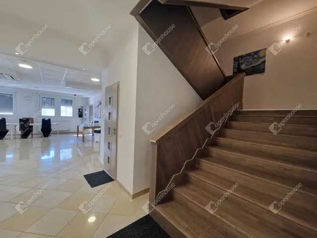 Eladó kereskedelmi és ipari ingatlan Komárom 1000 nm