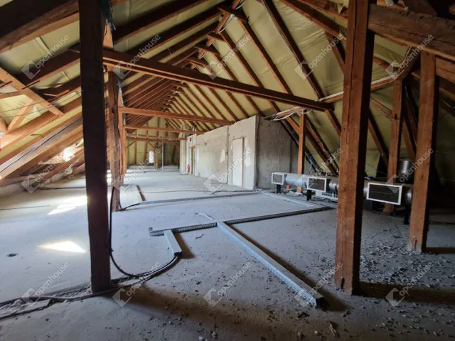 Eladó kereskedelmi és ipari ingatlan Komárom 1000 nm