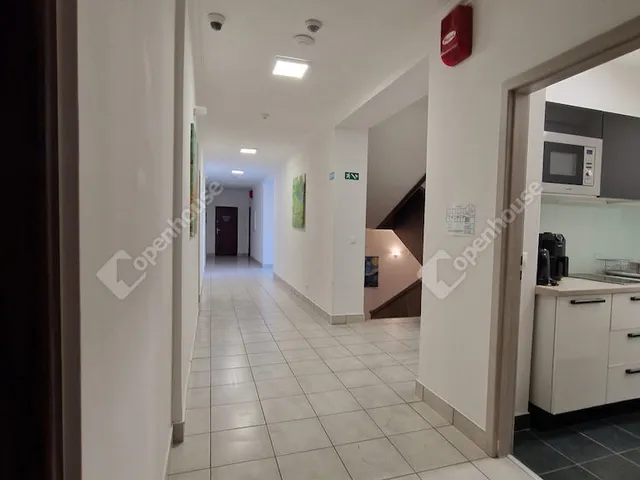 Eladó kereskedelmi és ipari ingatlan Komárom 1000 nm