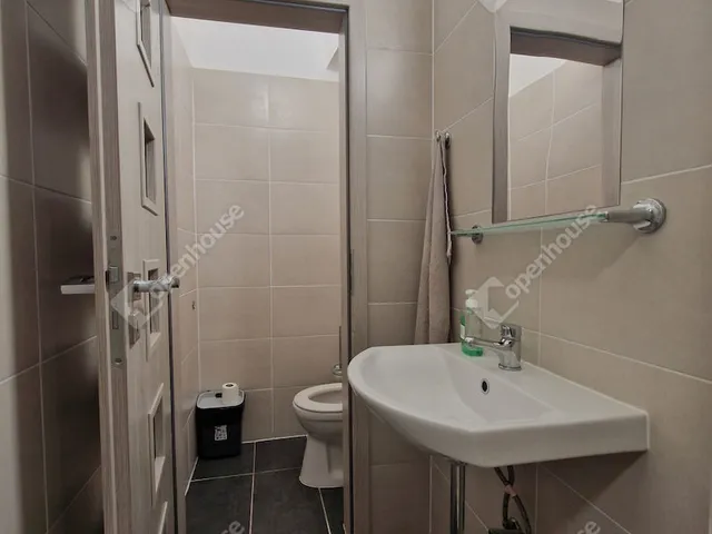 Eladó kereskedelmi és ipari ingatlan Komárom 1000 nm