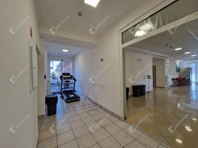 Eladó kereskedelmi és ipari ingatlan Komárom 1000 nm