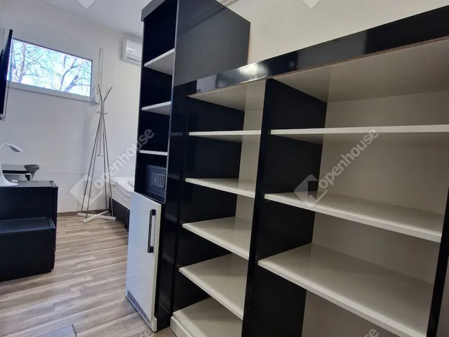 Eladó kereskedelmi és ipari ingatlan Komárom 1000 nm