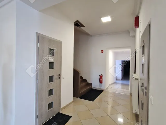 Eladó kereskedelmi és ipari ingatlan Komárom 1000 nm