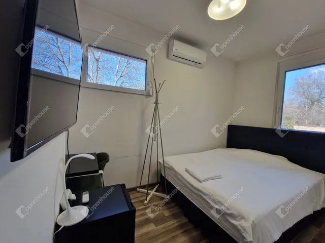 Eladó kereskedelmi és ipari ingatlan Komárom 1000 nm