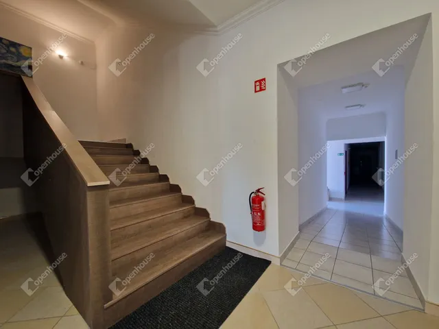 Eladó kereskedelmi és ipari ingatlan Komárom 1000 nm