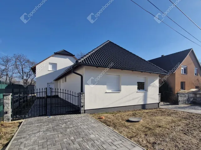 Eladó ház Komárom 96 nm