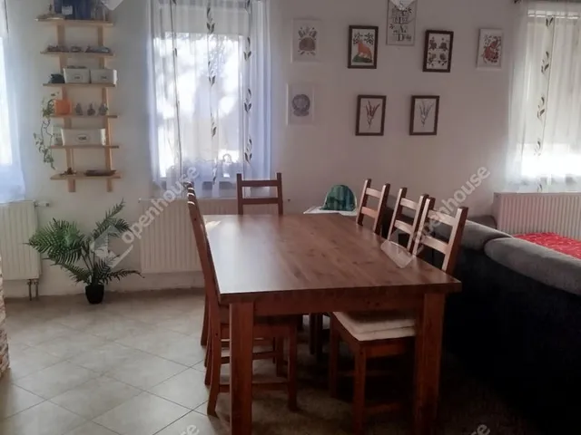Eladó ház Komárom 85 nm