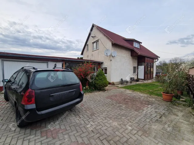 Eladó ház Ászár 183 nm