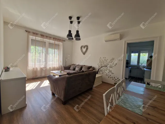 Kiadó ház Komárom 106 nm