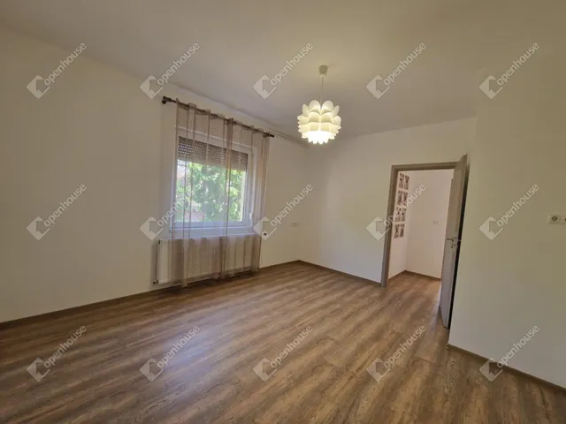 Kiadó ház Komárom 106 nm