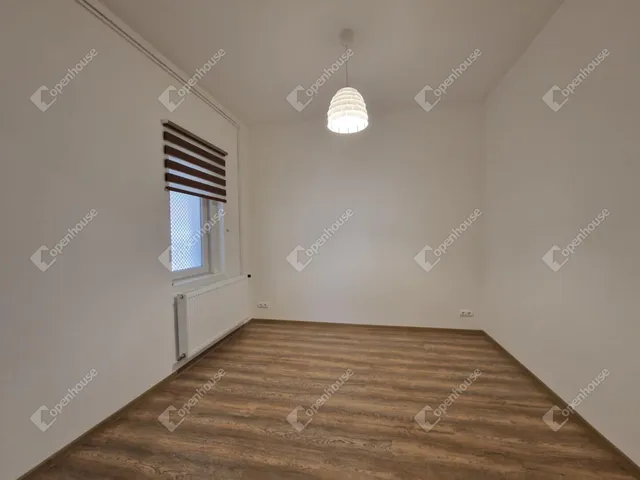 Kiadó ház Komárom 106 nm