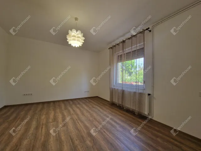 Kiadó ház Komárom 106 nm