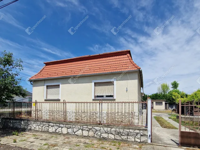 Eladó ház Komárom, Szőny 88 nm