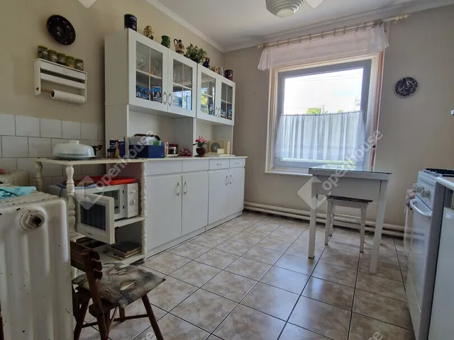 Eladó ház Komárom, Szőny 88 nm