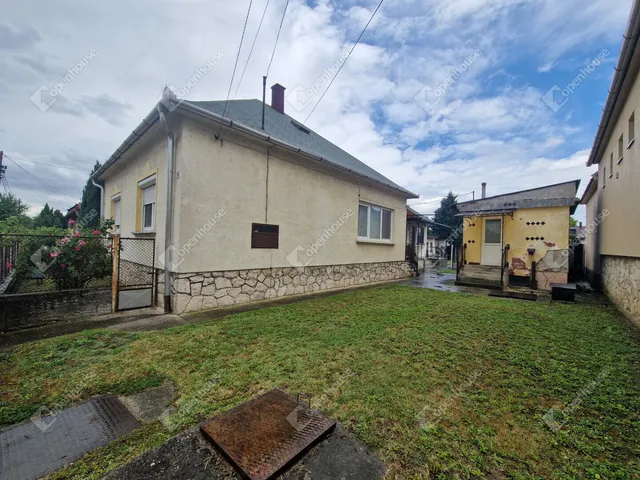 Eladó ház Komárom, Szőny 66 nm